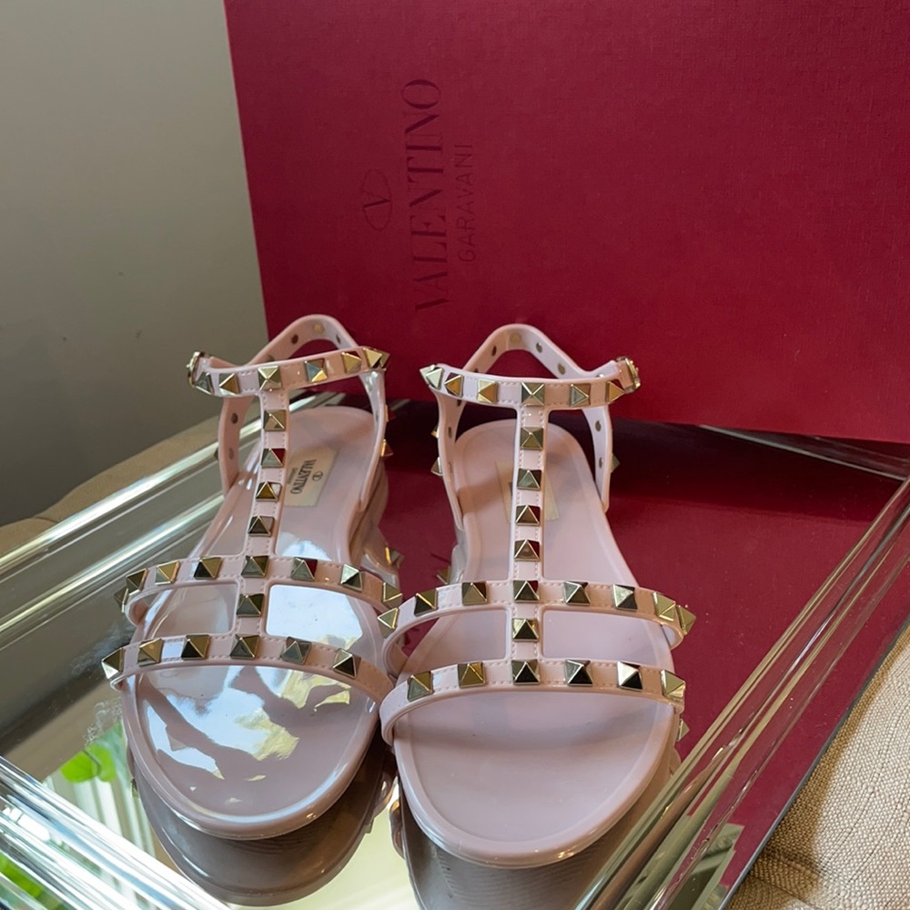 *****SOLD*****Valentino sandals blush pink gold studs